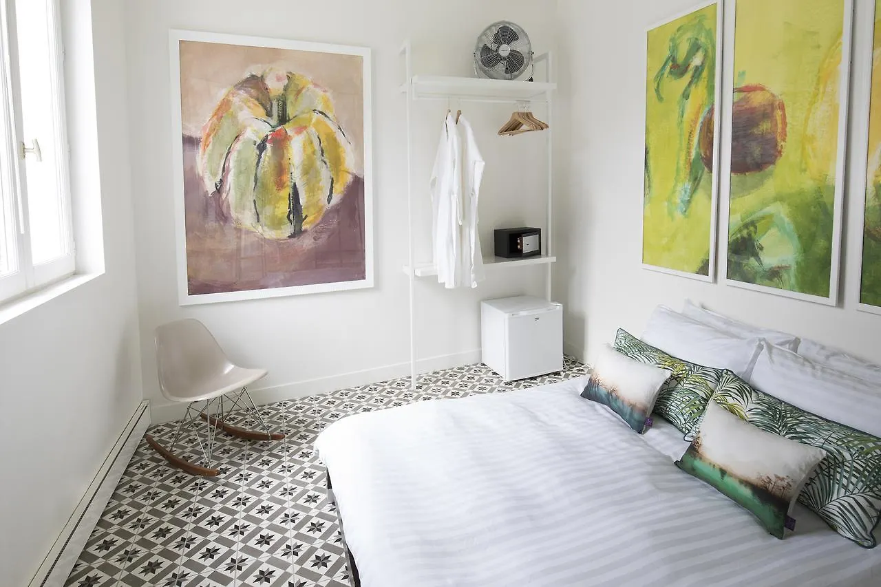 Bed & Breakfast Montmartre Romantic, - *