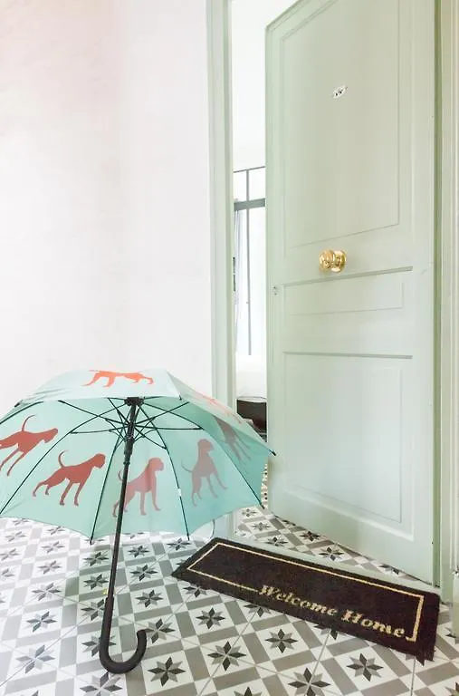 Montmartre Romantic, - パリ