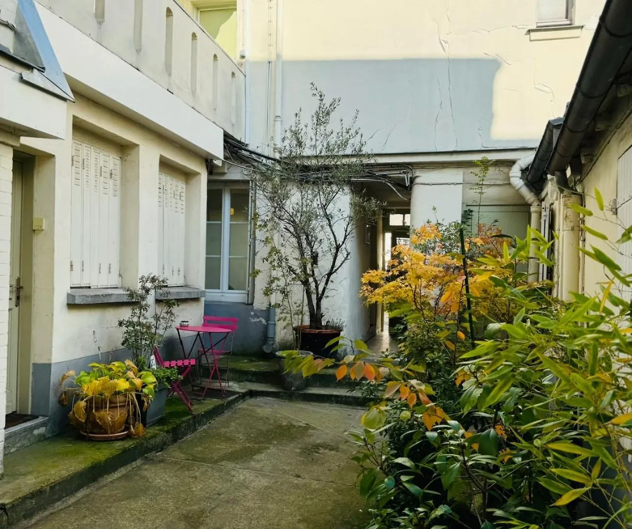 Montmartre Romantic, - * Paris