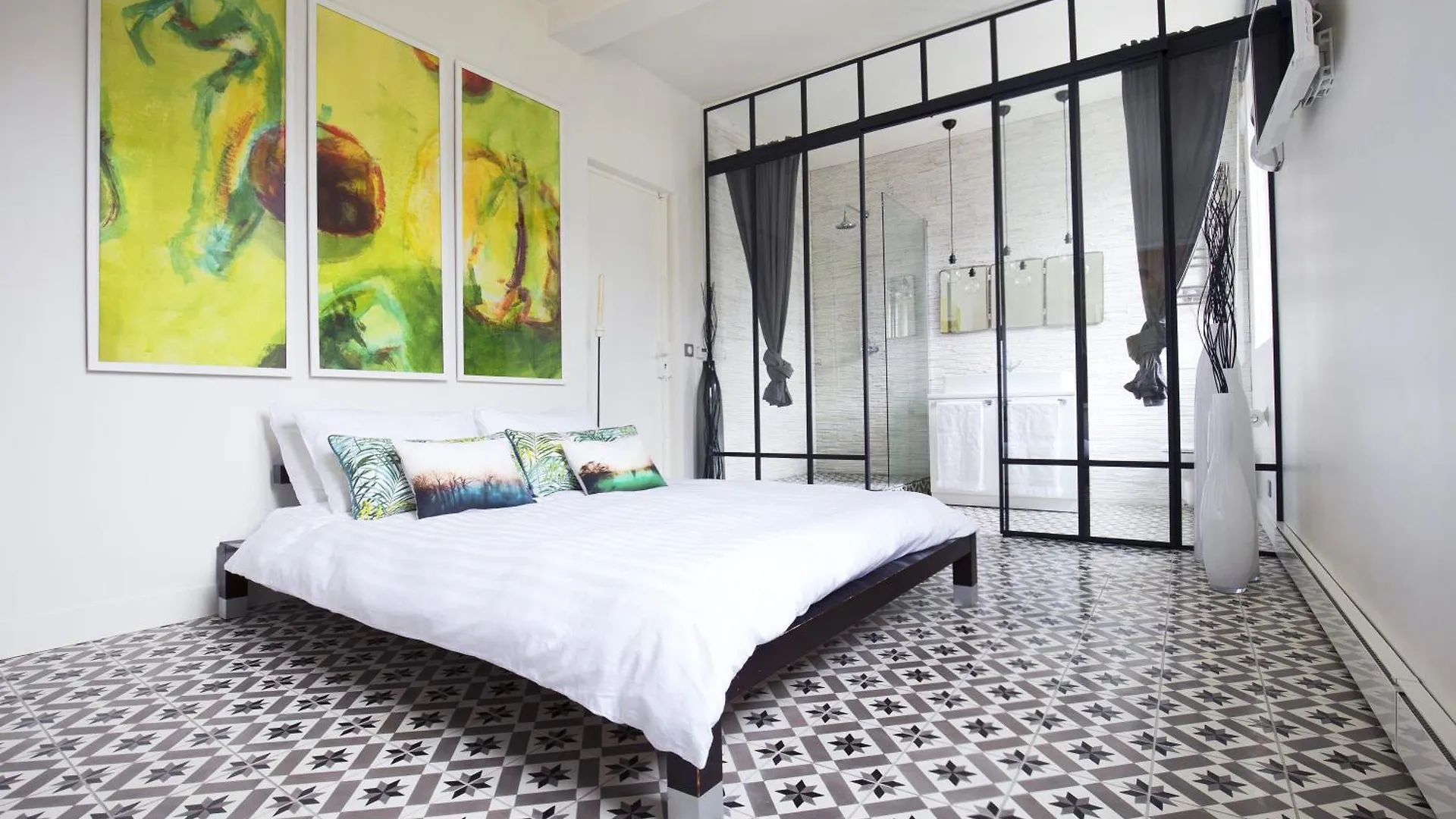 Bed & Breakfast Montmartre Romantic, - *