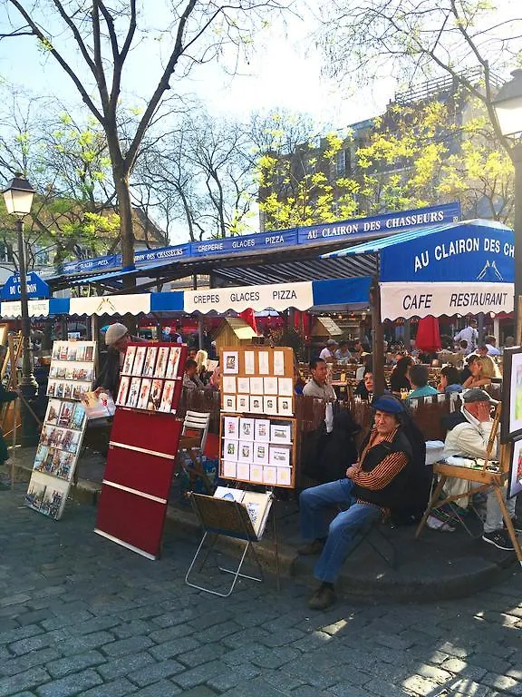 לינה וארוחת בוקר Montmartre Romantic, - פריז